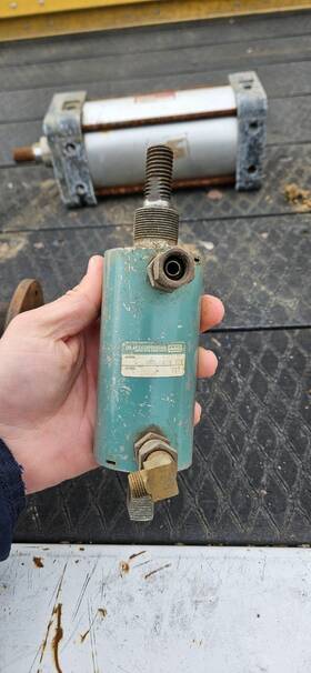 0320-1009-020 Aro Pneumatic Cylinder - Used