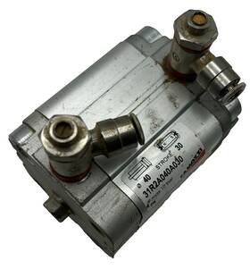 31r2a040a030 Camozzi Compact Pneumatic Cylinder Double Acting Stroke 30 10bar