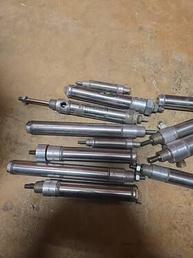 Ccr-24-2 Clippard Cylinder Lot And Others. Seem To Be In Good Working Order. Of 12