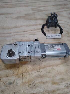 82m-323005nc8 Destaco Clamp Mm-2540527 Used