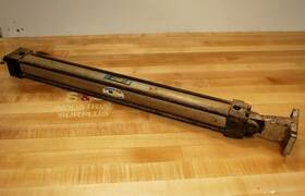 Ds2022mp2a1 Duramaster Pneumatic Cylinder. 22 Inch Stoke 1-1/2 Bore. - Used