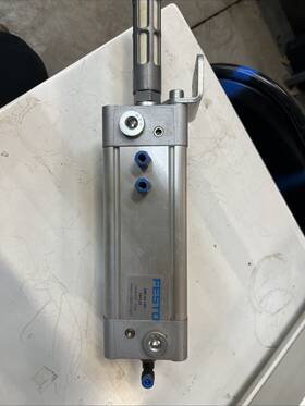 Dnc-63-150-sav113 Festo 15092597 Pneumatic Cylinder