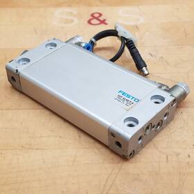 Dzf-32-60-p-a Festo Pneumatic Cylinder 164036 T408 Pmax.10 Bar - Used