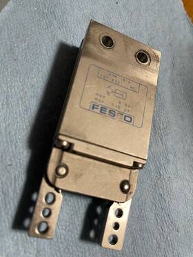 Hgw-16-a Festo 161833 Angle Gripper Pneumatic