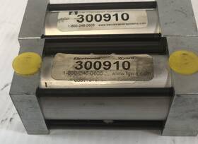300910 Fleetwood Small Pneumatic Cylinder Lot Of 2