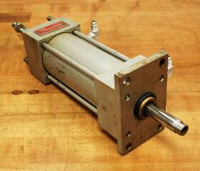 D-1220-31-51s-1 Milwaukee Cylinder 250 Psi 2 1/2 Inch Bore 4 Stroke - Used