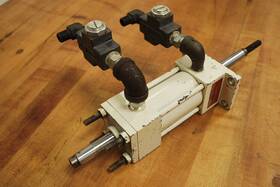 D1210-31-21s-1 Milwaukee Cylinder With 2 Numatics 3 Fc2 Flow Valves D12103121s1