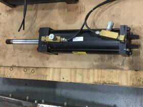 Cbb2auv38ac Parker 05.00 14.000 Heavy Duty Air Cylinder 5 Inch Bore 14 Stroke