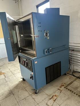 Gd-8-105-105 Russells Model #gd-8-105-105 Environmental Chamber. Serial No. 08951776