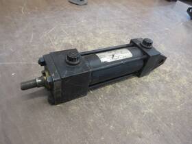 8892-07-106 Rwc Air Cylinder 250 Psi Used