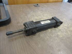 8893-07-101 Rwc Air Cylinder 250psi Used