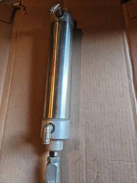 2.0dxpsr06.0 Schrader Bellows Cylinder With Air Elbow Installed