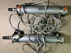 Cdg1ba40-200 Smc 2pc Pneumatic Air Cylinders With 4pc D-b53 Reed Sensors Nos