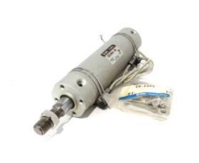 Cdg1bn40-100 Smc Used Pneumatic Cylinder Cdg1bn40100
