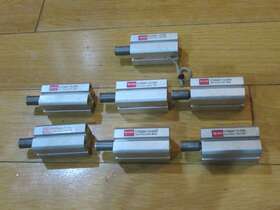 Cdq2a12-20dmz Smc 7 Cdq2a 12-20d Cylinders Exc. Condition And Ready To Work For You Cool