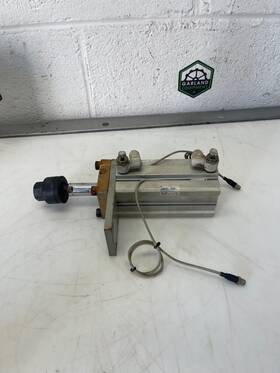 Cdq2a50-100dc Smc Cylinder 1.0 Mpa Max Press With Jb63-10-150 Floating Joint