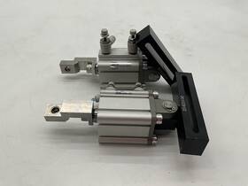 Cdq2d32-20dz Smc Lot Of 2 Pneumatic Cylinder Cdq2d32-20dz Smc Lot Of 2 Pneumatic Cylinder