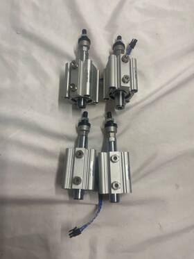 Cq2wb32-25dz Smc Lot Of 4 / Cq2wb3225dz Tested Ok 30 Days Warranty