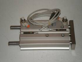 Mgpm20n-100-y7pwl-r0 Smc Guided Slide Cylinder With Flow Controls And Switches