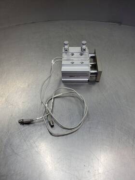 Mgpm25-25z Smc D-m9p Double Pneumatic Cylinder With Reed Switches. 6e-2