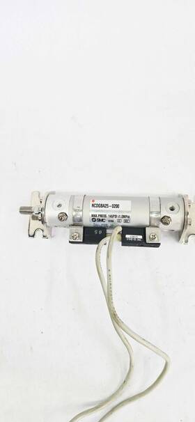 Ncdgba25-0200 Smc Round Body Cylinder / Actuator