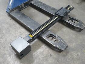 90031062 Thk Linear Bearing Blocks On A 51 In Rail T191012
