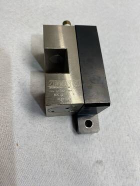 Mk2001a Zimmer Mk 2001 A Pneumatic Clamping Element With Mount Plate Optical Table