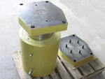 565 Ton Atlas / Parker Hydraulic Cylinder. Fixed Price $6500.00.