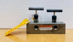 Enerpac AM-21 Split Flow Hydraulic Manifold Inlet Outlet Ports 700 Bar. Fixed Price $299.00.